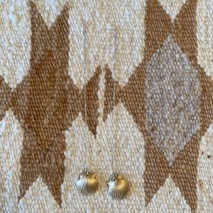 Seashell drop earrings